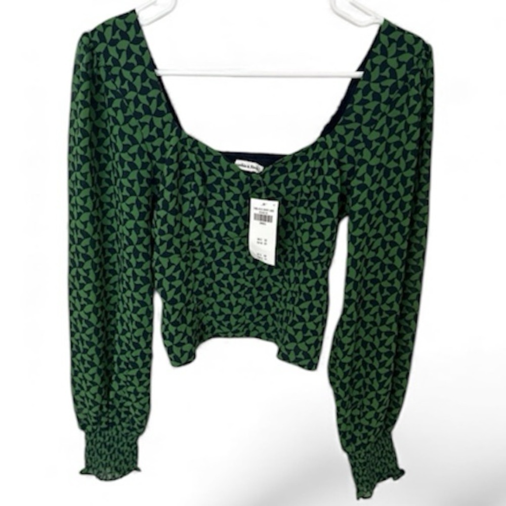 Abercrombie & Fitch Geometric Cropped Blouse Size Small Green and Black NWT